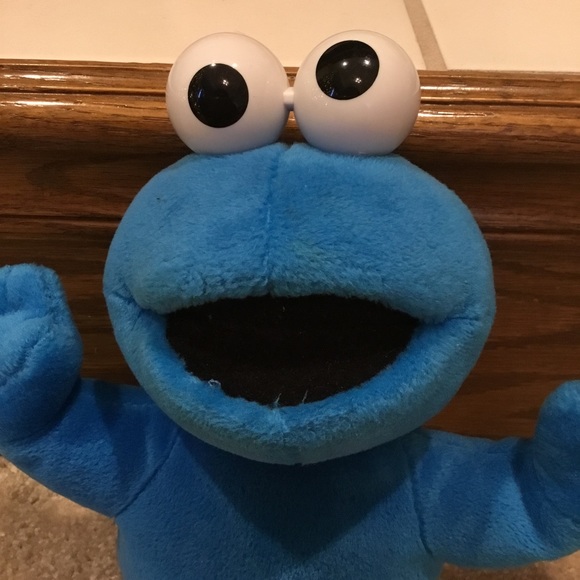 Sesame Street Cookie Monster Plush - Picture 3 of 6